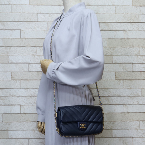 Chanel Lambskin Shoulder Bag Stitch Navy Chain V - Picture 1 of 6